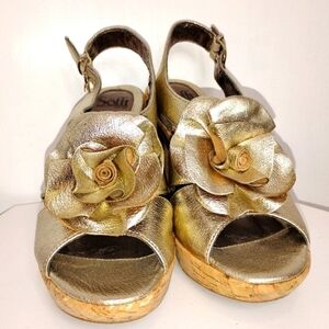 SOFFT GOLD SANDALS WITH ROSETTES